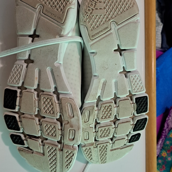 Stella McCartney for Adidas running shoes - Picture 2 of 6